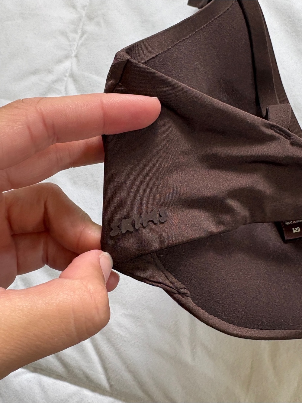 Skims Wireless Form Push-Up Plunge Bra - Picture 5 of 6